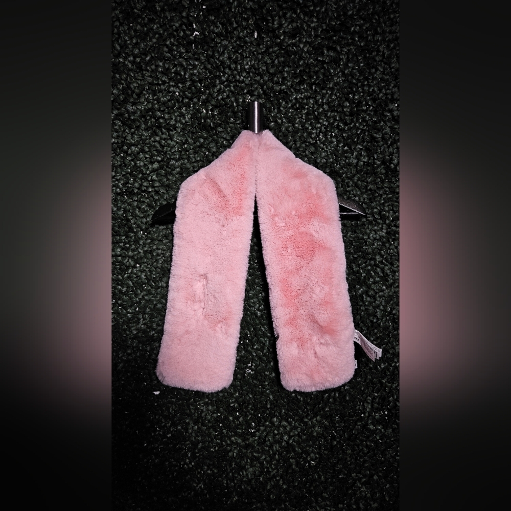 Forever 21 Soft Pink Faux Fur Scarf - Picture 4 of 5
